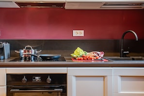 Coffee/tea maker, fridge, oven, dishwasher - Operetta Cosy Apartment in Dorsoduro (Venecia)