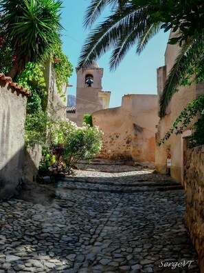 Property grounds - Apartment 'Villa Pigna' with Sea View, Private Terrace and Wi-Fi (Pigna)