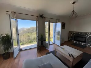 Iron/ironing board, WiFi, bed sheets - Apartment 'Villa Pigna' with Sea View, Private Terrace and Wi-Fi (Pigna)