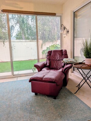 Smart TV - Walk to Sumter Landing-Just Listed-Feb & Mar Avail-Golf Cart-Pet Friendly (The Villages)