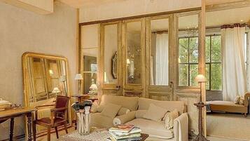 Studio Panoramique, cuisine, vue fleuve | Coin séjour