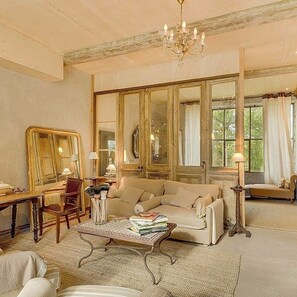 Panoramic Studio, Kitchen, River View | Living area