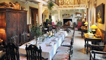 Grand villa, uitzicht op rivier | Dineren