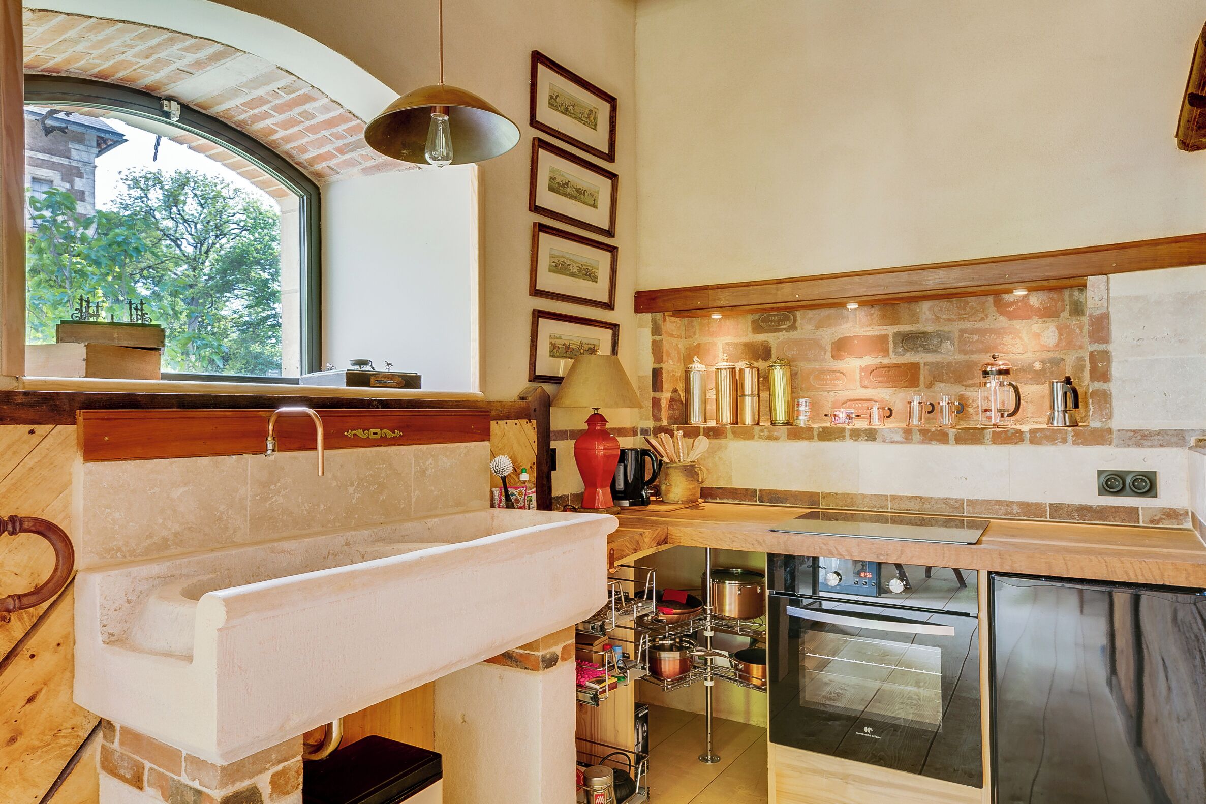 Deluxe Studio, Kitchen, Courtyard View | Private kitchen | High chair