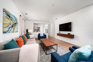 TV - Unwind  at your own private  luxury resort!! (Coachella)