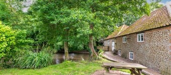 Historic Snettisham Watermill: with Tranquil Mill Pond and River : Pets Welcome