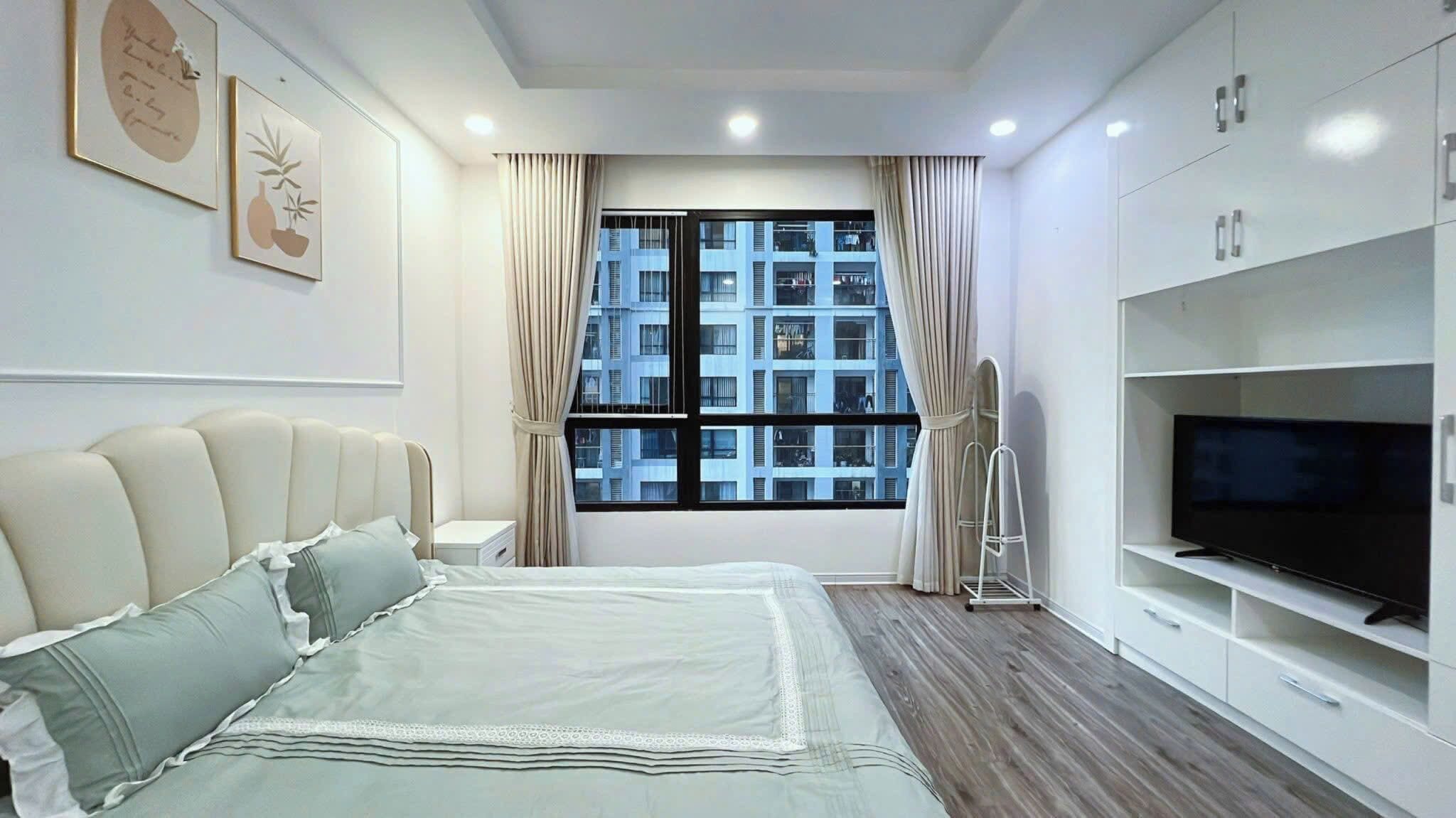 Frette Italian sheets, premium bedding, down duvets, memory-foam beds