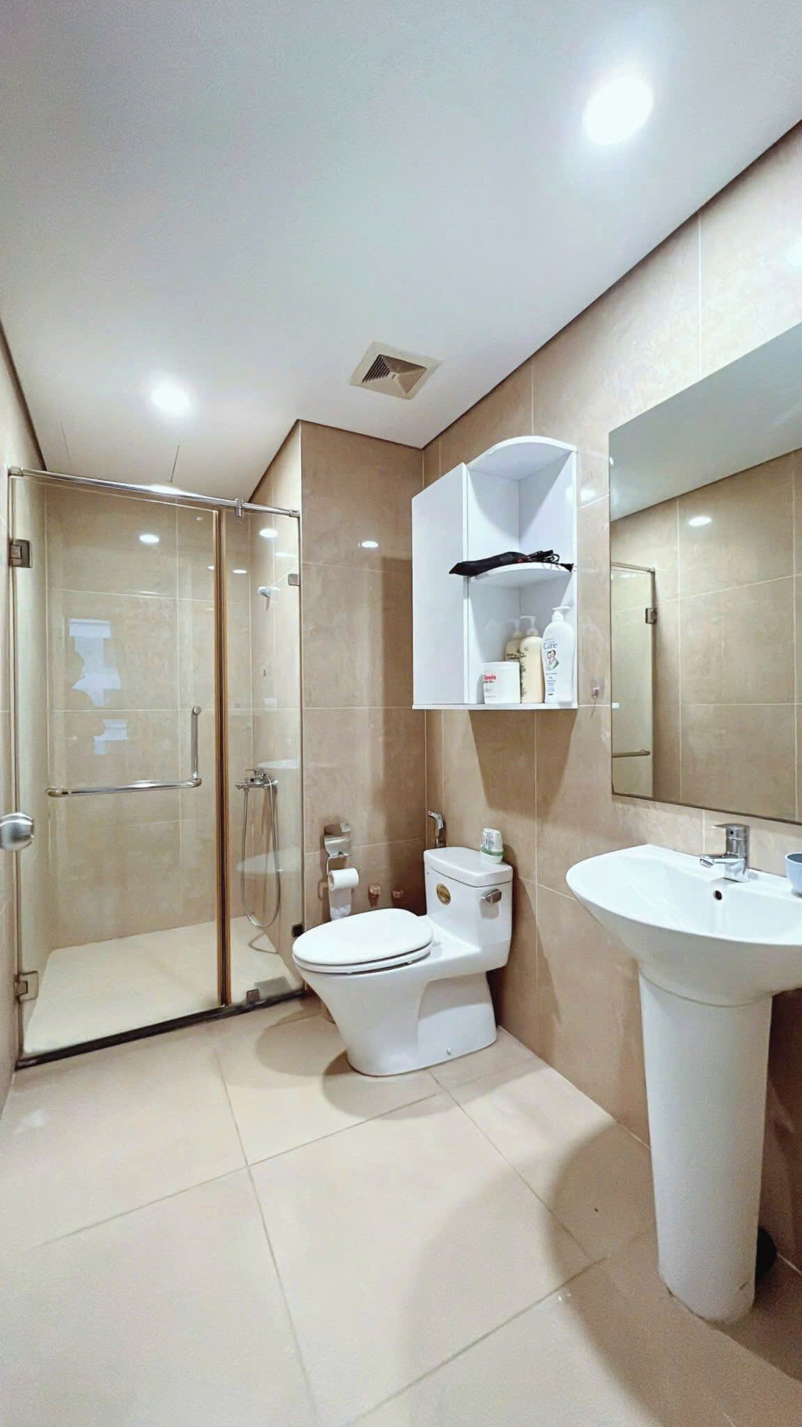 Hydromassage showerhead, designer toiletries, hair dryer, bathrobes