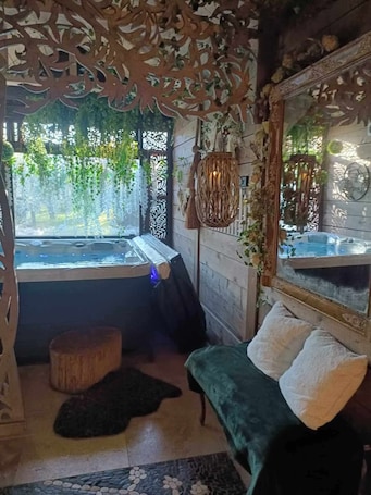 Spa. Séjour Nature & Charme au coeur du Var - Bien-être jacuzzi privatif en option
