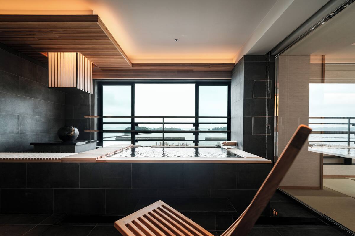 일본식 더블룸, 발코니, 바다 전망 (Open Air Bath with view, 56 sqm) | 객실 내 금고, 무료 WiFi, 침대 시트