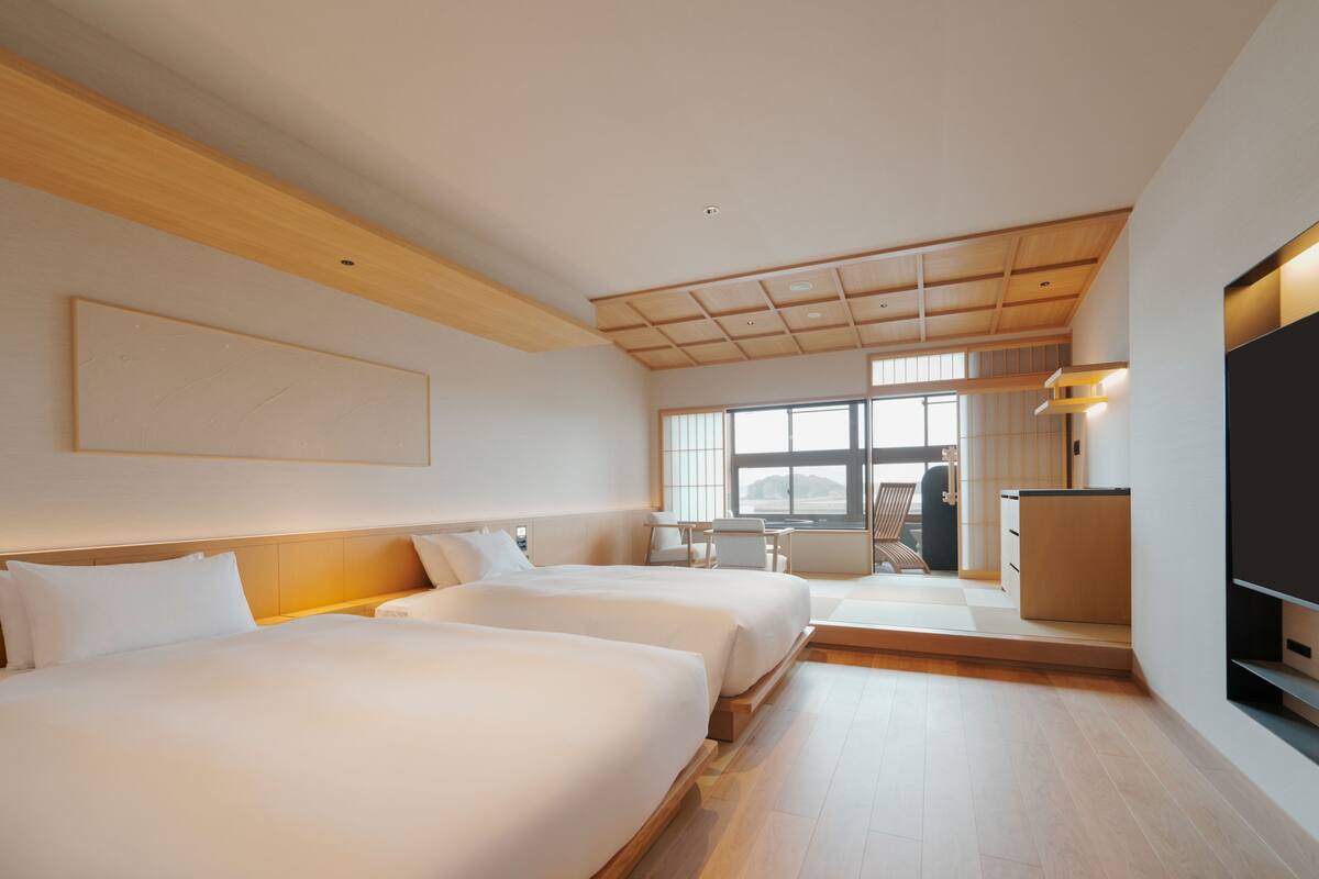 일본식 트윈룸, 발코니, 바다 전망 (Semi-Open Air Bath, 58-59 sqm) | 객실 내 금고, 무료 WiFi, 침대 시트