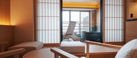 Habitación doble de estilo japonés, balcón, vista al océano (Semi-Open Air Bath, JP/Western Style) | Caja de seguridad en la habitación, wifi gratis y ropa de cama