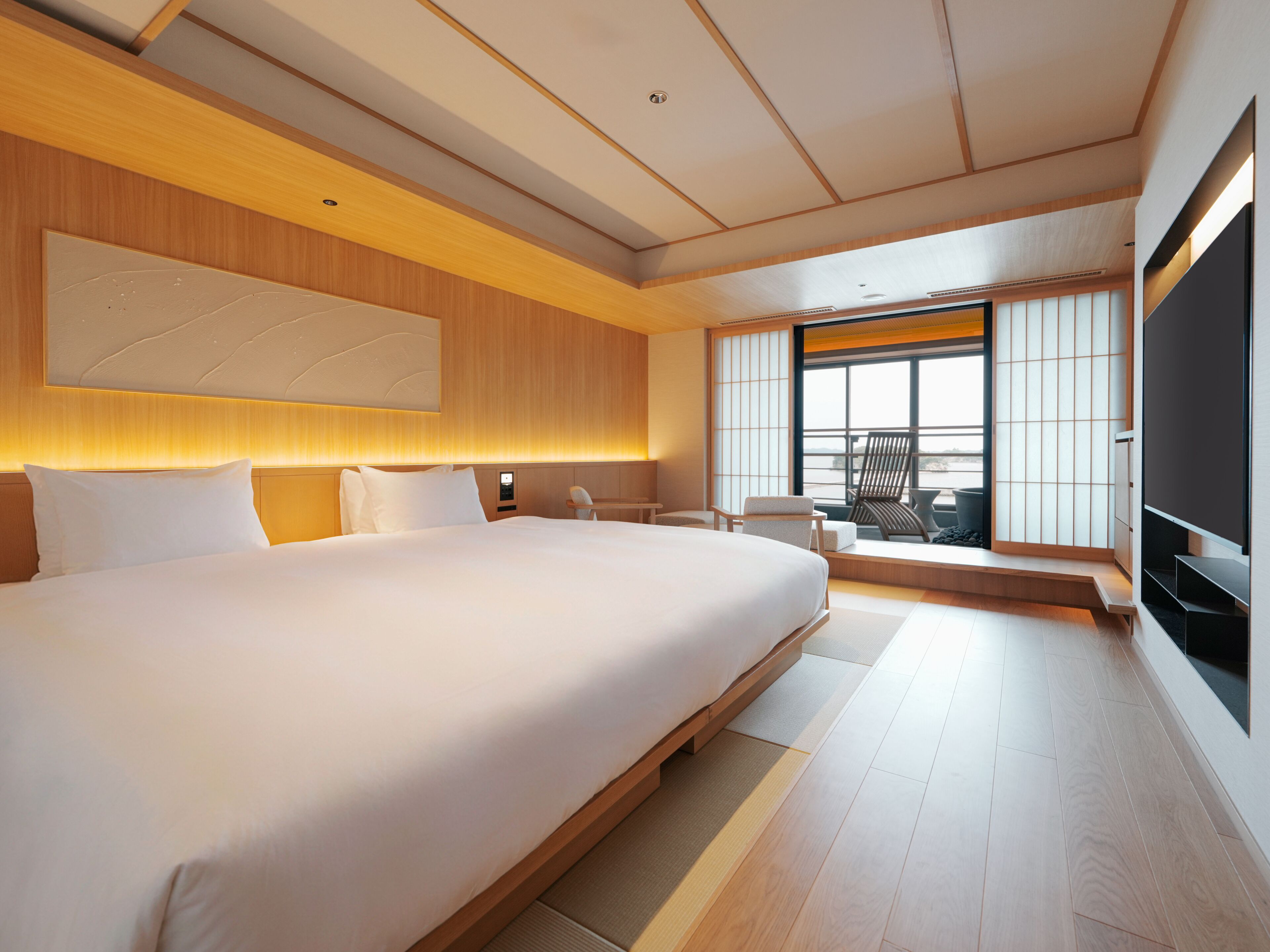 [Includes a semi-open-air hot spring bath] Japanese-Western Double Room (42-44 sqm)
