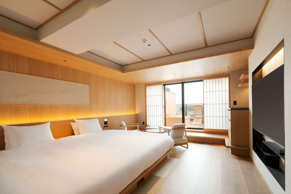 Chambre double de style japonais, balcon, vue sur l’océan (Open-Air Cypress Bath, 46 sqm) | Coffre-fort, accès au Wi-Fi (inclus), literie fournie