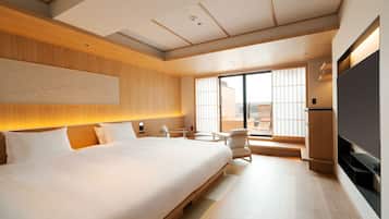 In-room safe, free WiFi, bed sheets