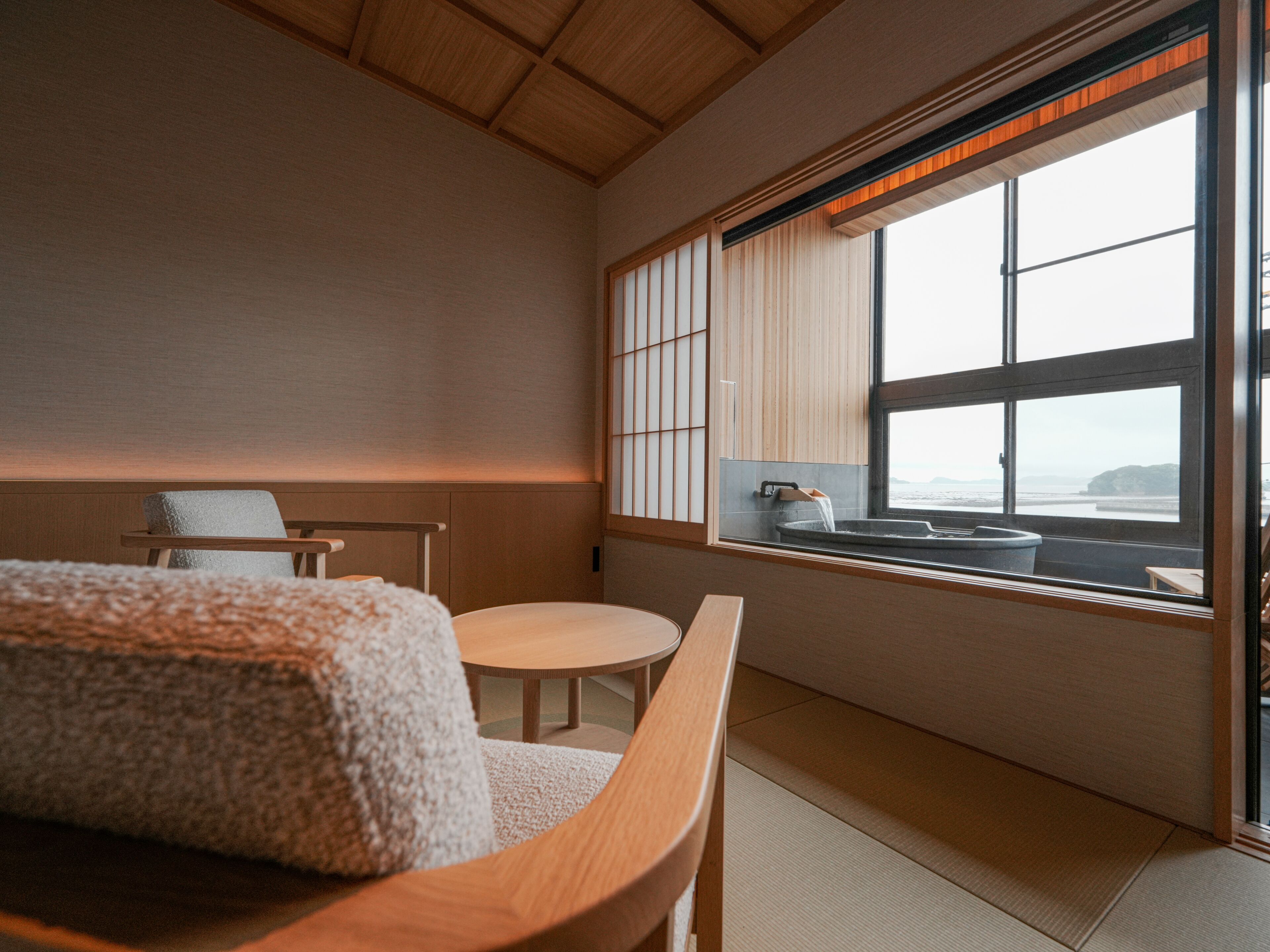日式双床房, 阳台, 海洋景观 (Semi-Open Air Bath, 58-59 sqm) | 客房内保险箱、免费 WiFi、床单