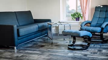 Apartment, eingeschränkter Seeblick | Lounge