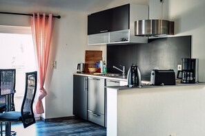 Apartment, Partial Lake View | Shared kitchen - Ferienapartments Seepavillon Rheinsberg (Rheinsberg)