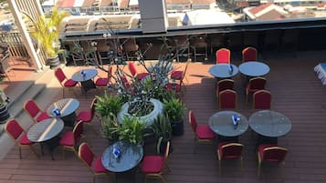 Khu ẩm thực ngoài trời