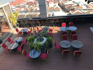 Khu ẩm thực ngoài trời