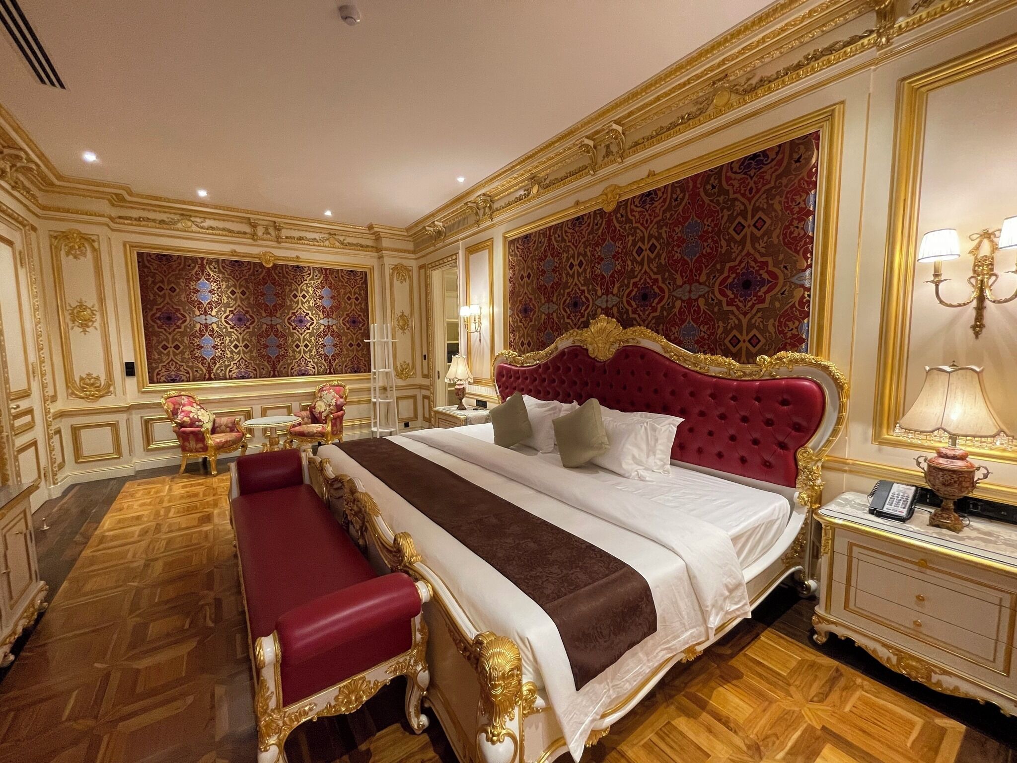 Suite – junior, balkong, elveutsikt | Wi-fi (inkludert)