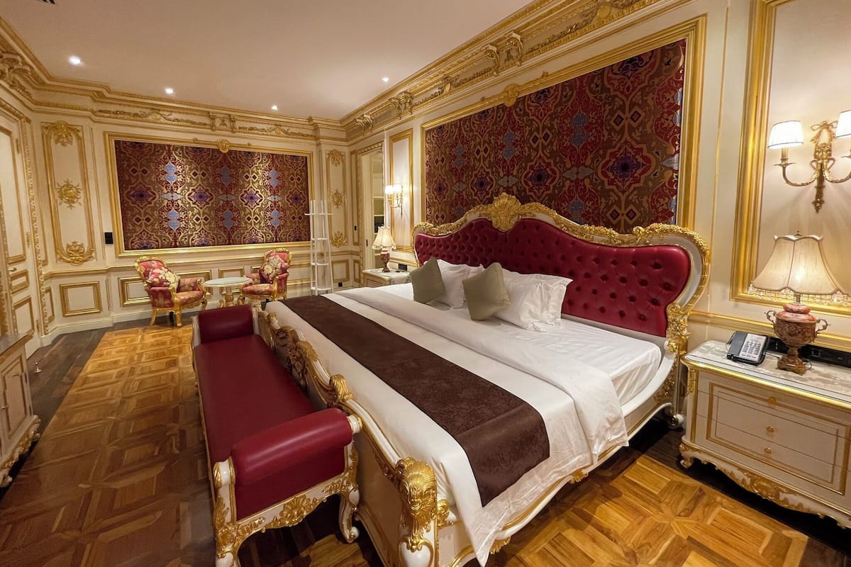 Suite – junior, balkong, elveutsikt | Wi-fi (inkludert)