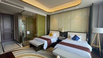 Deluxe Twin Room, Balcony, City View | Free WiFi