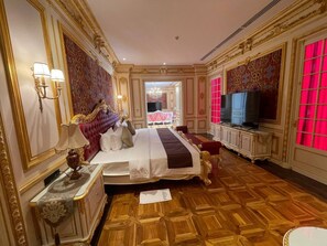 Suite junior, balcón, vista al río | Wifi gratis 