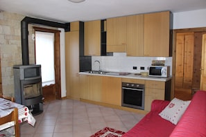 Televisie en een open haard