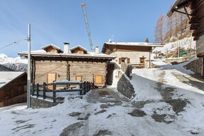Exterior - Apartment 'Chalet Di Mont' with Private Terrace, Balcony and Wi-Fi (Valfurva)
