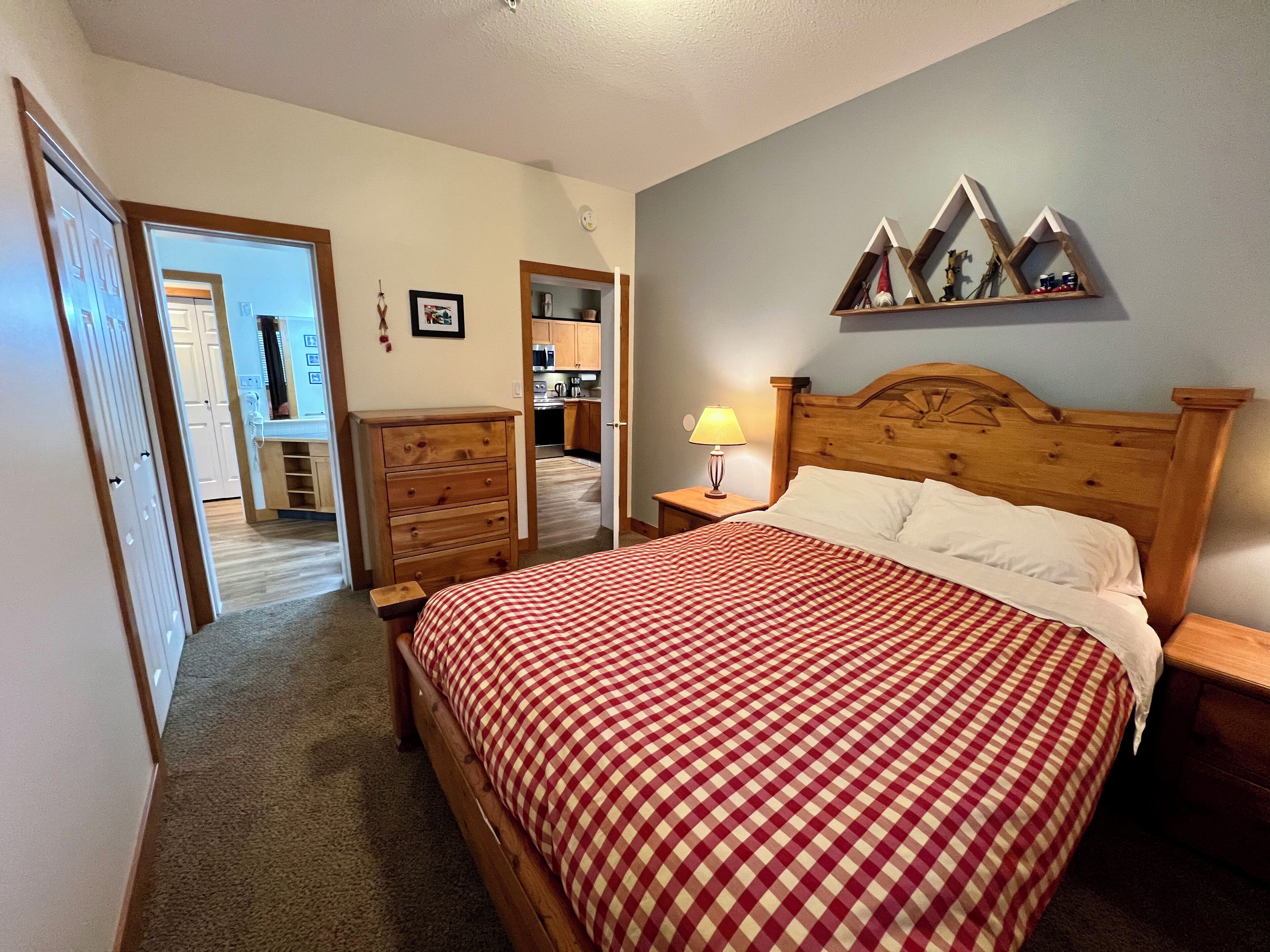 Iron/ironing board, free WiFi, bed sheets