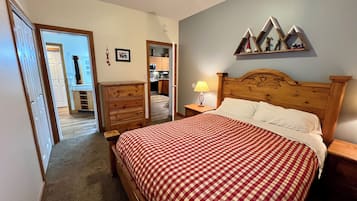 Iron/ironing board, free WiFi, bed sheets