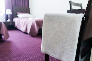 Cortinas blackout, tabla de planchar con plancha y wifi gratis