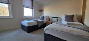 2 bedrooms, iron/ironing board, internet, bed sheets