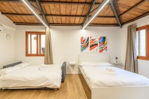 1 bedroom, iron/ironing board - GuestHost - Piazza della Frutta Studio Apartment 1 (Padua)