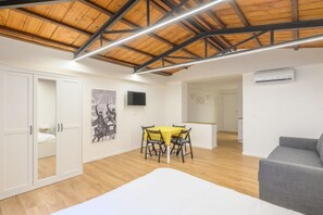 1 bedroom, iron/ironing board - GuestHost - Piazza della Frutta Studio Apartment 1 (Padua)