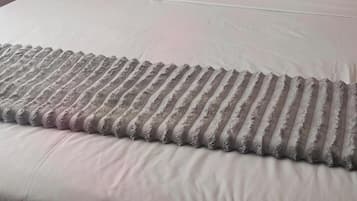 6 bedrooms, iron/ironing board, free WiFi, bed sheets