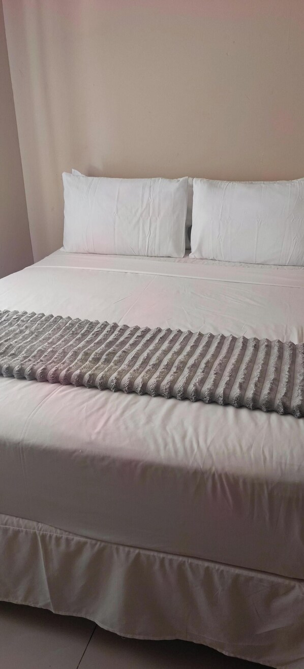 6 bedrooms, iron/ironing board, free WiFi, bed sheets