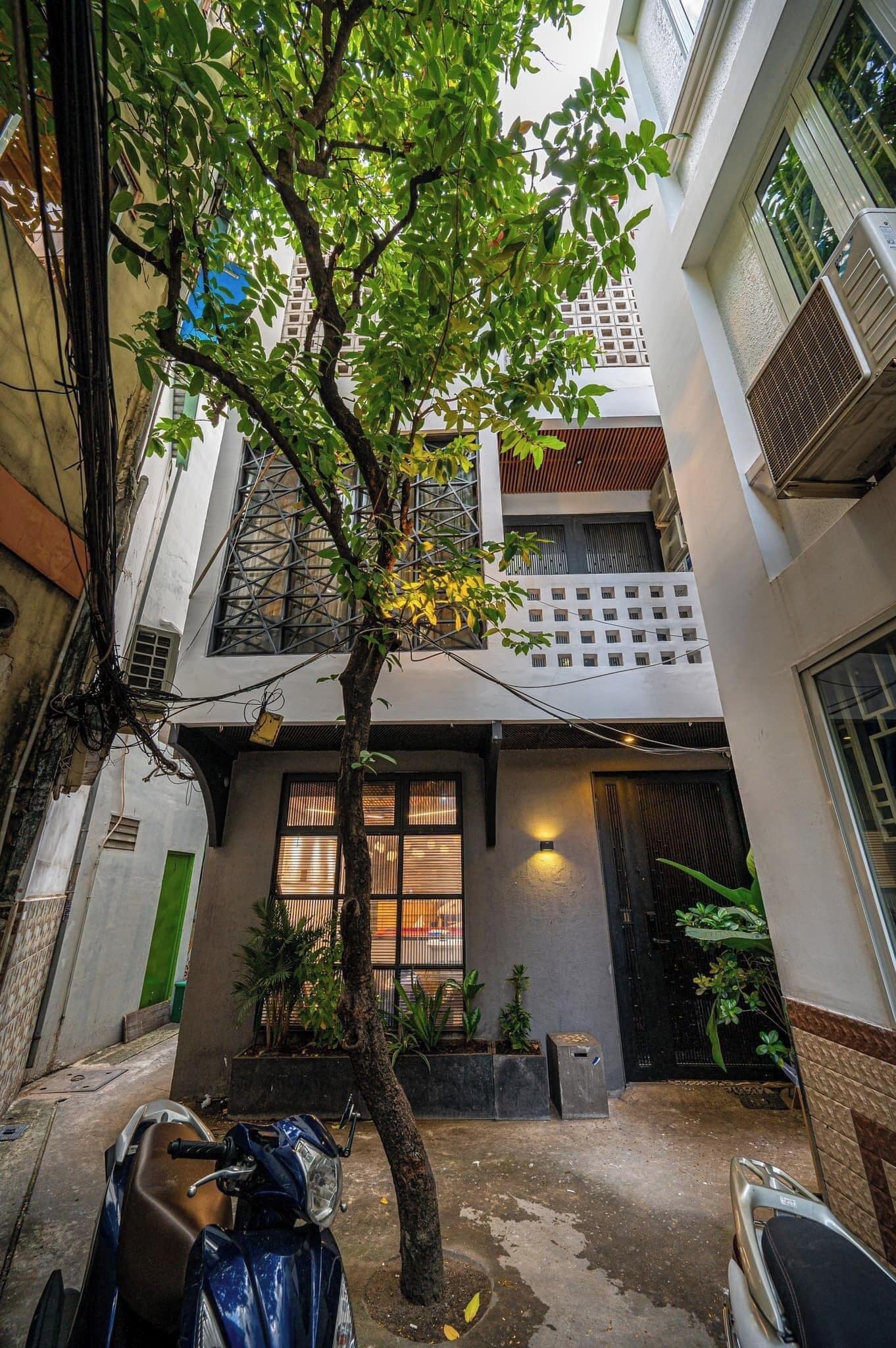 Frette Italian sheets, premium bedding, down comforters