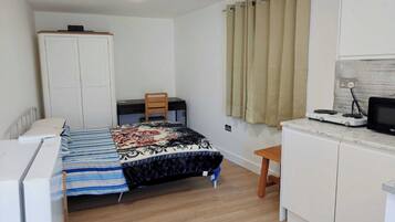 1 quarto, Wi-Fi de cortesia, roupa de cama