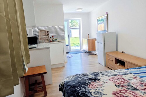 Cozy Studio in Hornchurch With Extra Bed