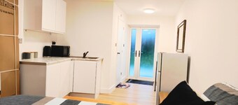 Luxury Ensuite - Sleeps 2-wifi,garden,parking