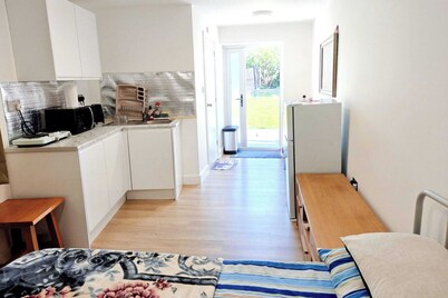 Cozy Studio in Hornchurch With Extra Bed