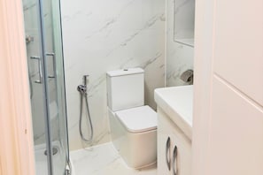 Shower dan handuk