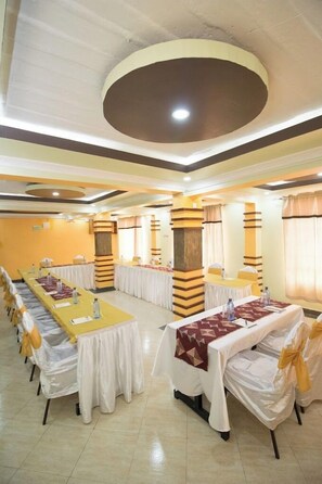 Banquet hall - Narumoro Africa One Hotel (Naro Moru)