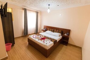 Classic Double Room | Soundproofing, free WiFi, bed sheets - Narumoro Africa One Hotel (Naro Moru)