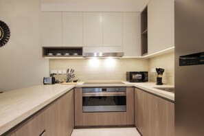 Fridge, microwave, oven, stovetop