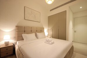 3 bedrooms, in-room safe, iron/ironing board, WiFi - Luxury 3BR + maid's villa with pool view and steps away from the Park (Dubai)
