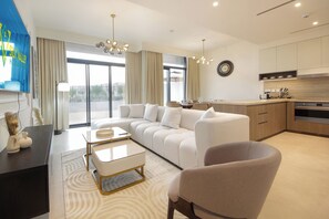 Smart TV - Luxury 3BR + maid's villa with pool view and steps away from the Park (Dubai)