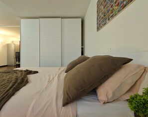 1 bedroom, iron/ironing board, WiFi, bed sheets - Cortile di Eleonora, in the historic city centre (Torino)
